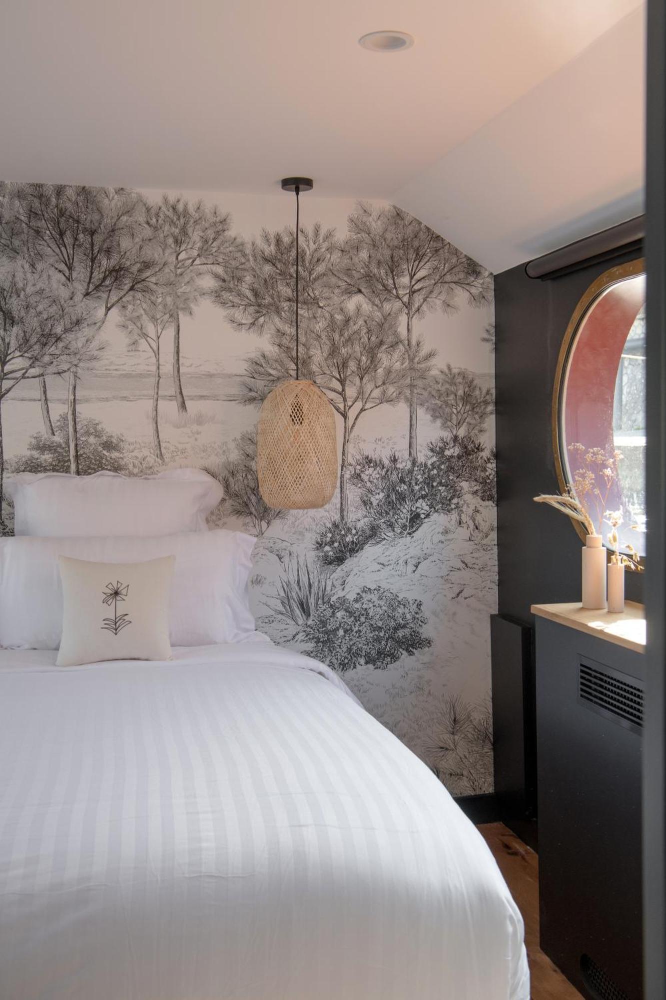 Hotel La Peniche - Bed And Bicycle - Tournon Exterior foto